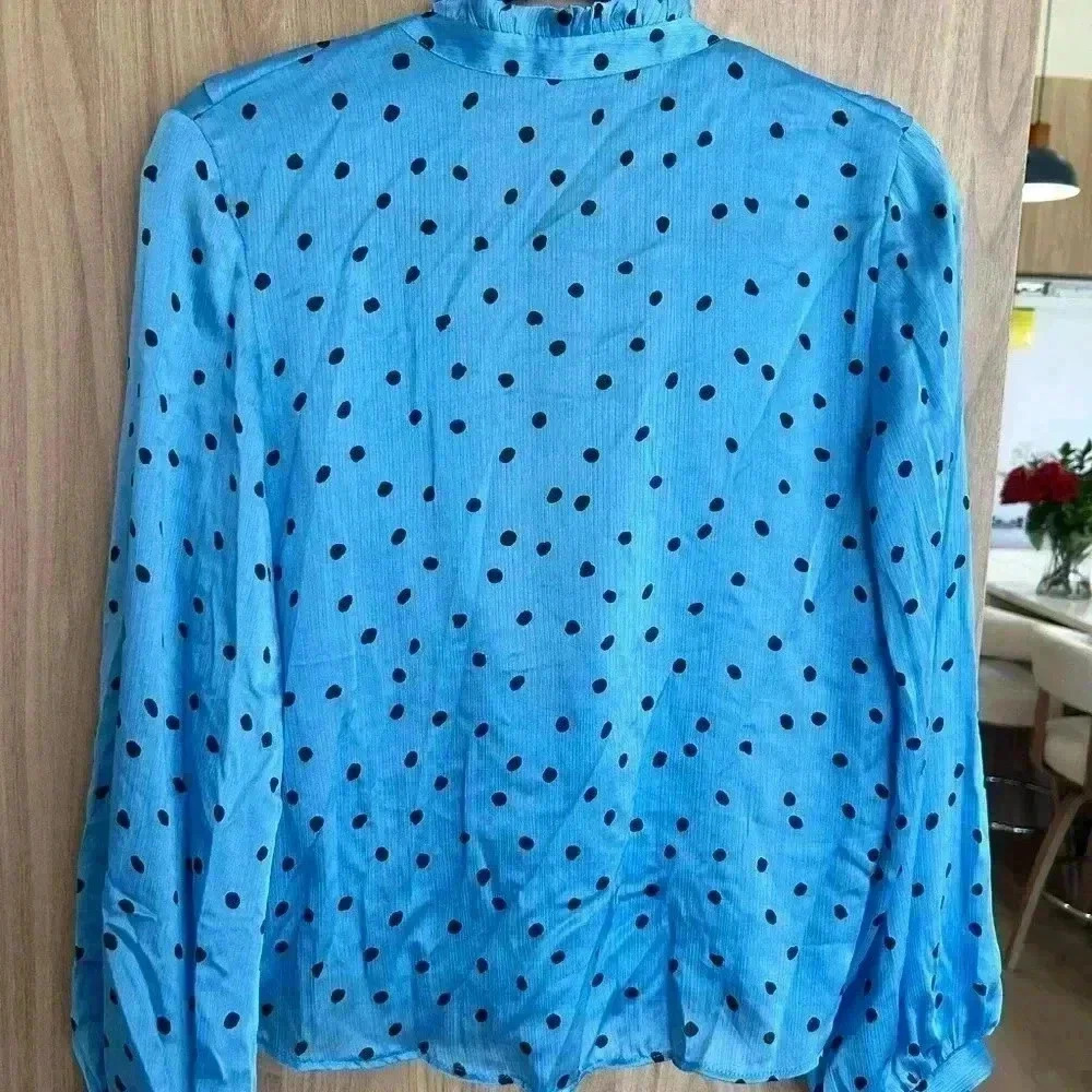 ZARA POLKA DOT BLOUSE WITH RUFFLES SATIN
EFFECT SIZE XS V Neck Ties
Long Sleeves - Picture 8 of 10
